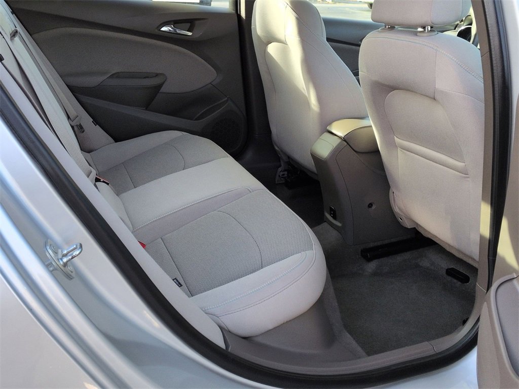 Used 2018 Chevrolet Cruze LT w/ Convenience Package image 18