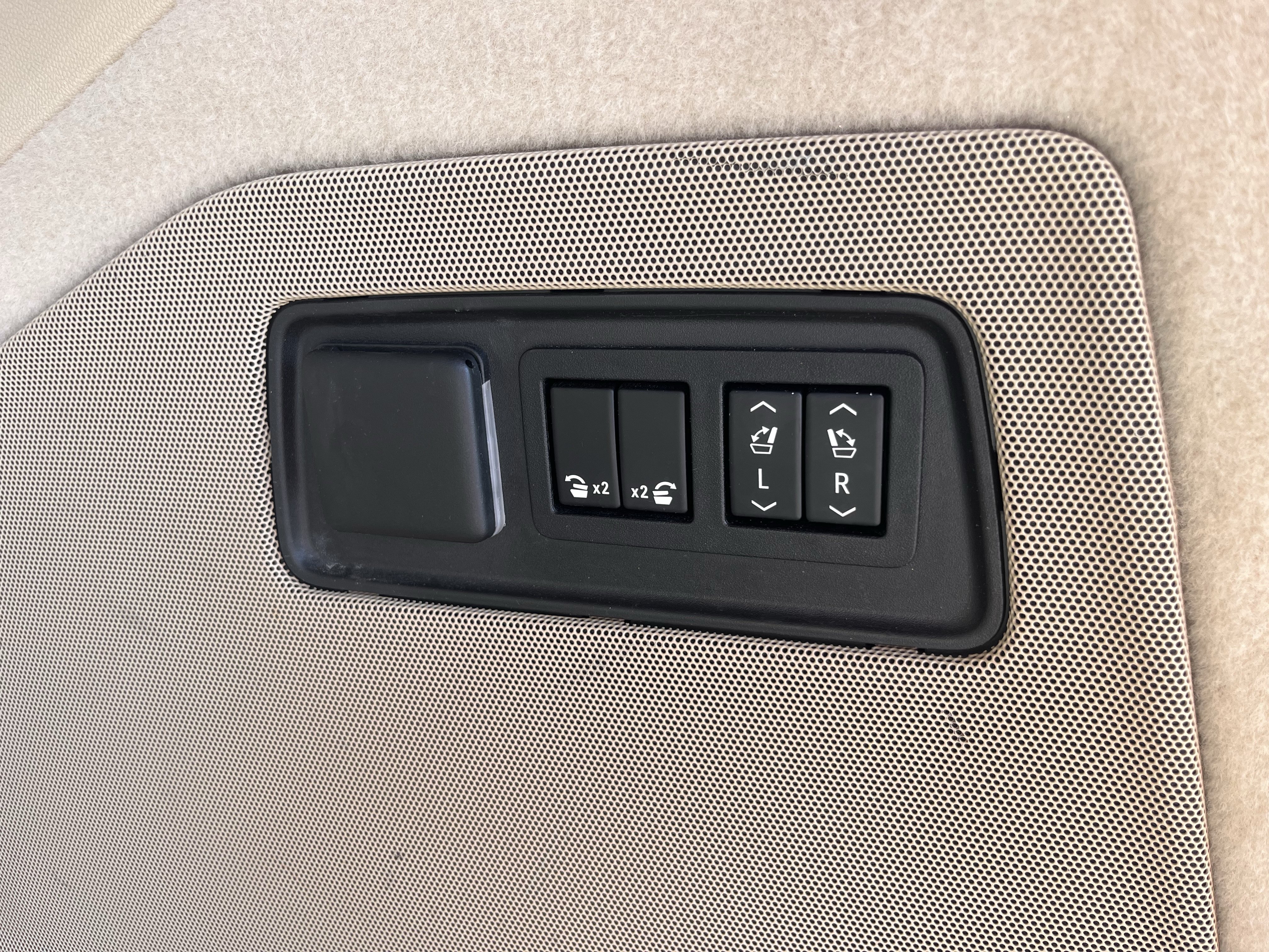 Used 2021 Cadillac Escalade Premium Luxury AWD/4WD image 14