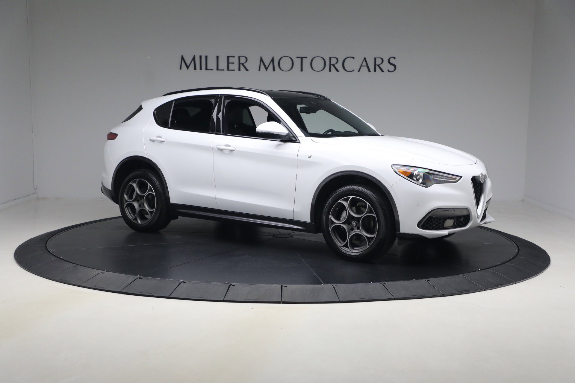 Used 2022 Alfa Romeo Stelvio Ti AWD/4WD image 10
