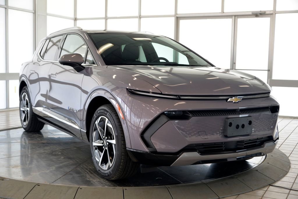 Used 2025 Chevrolet Equinox EV LT w/ Convenience Package image 2