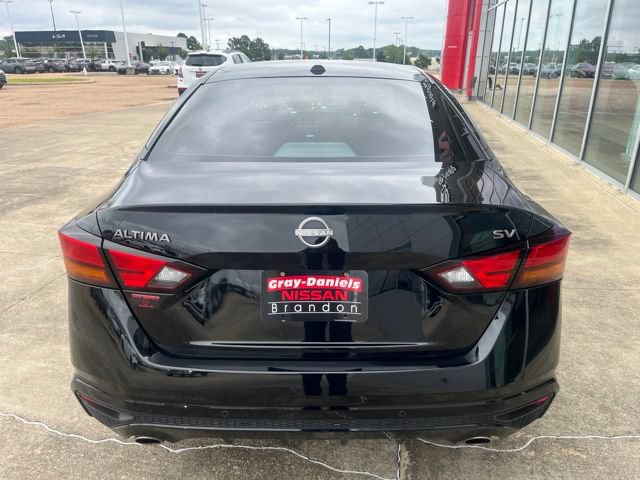 Used 2024 Nissan Altima 2.5 SV w/ SV Premium Package FWD image 3