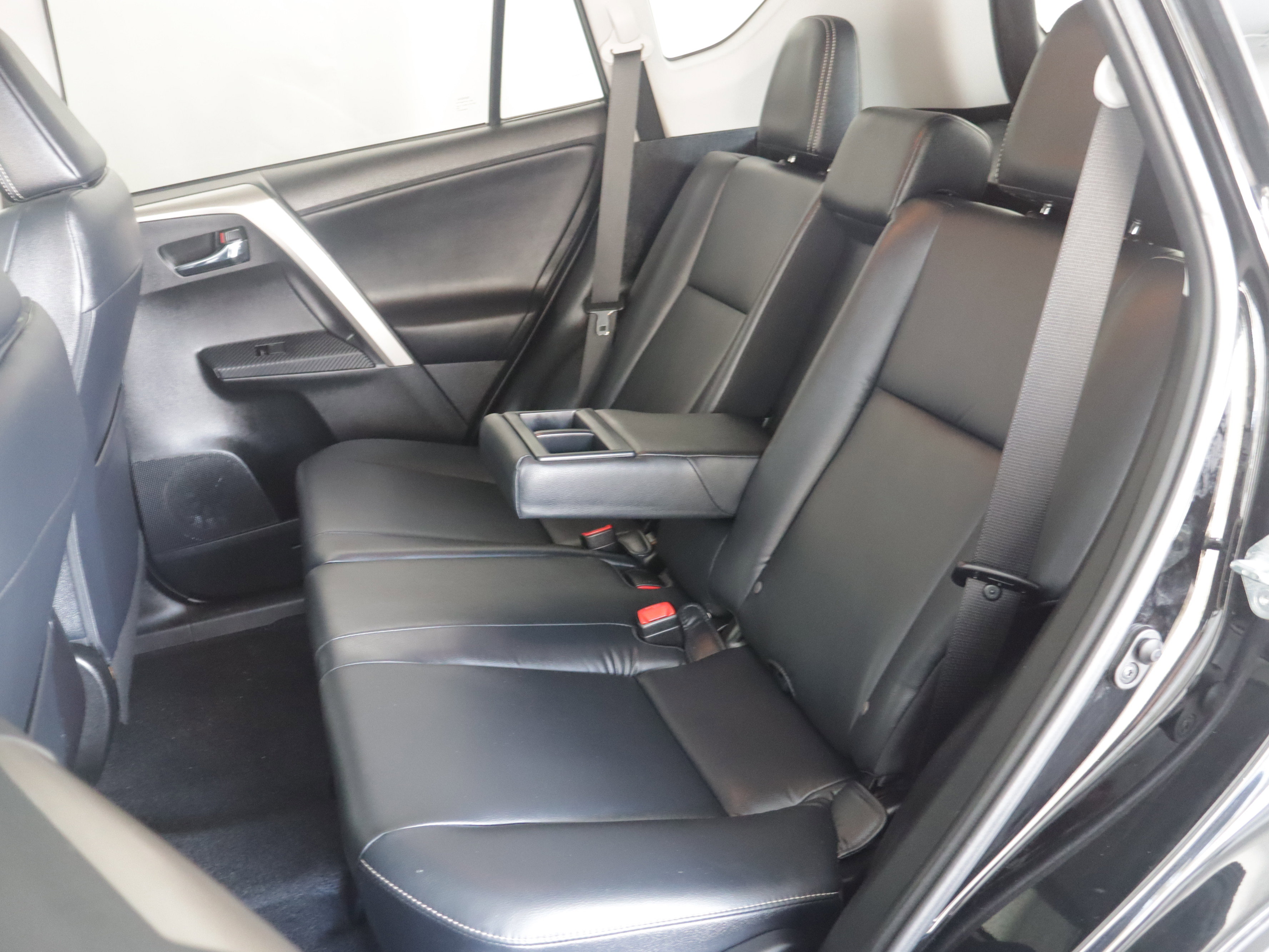 Used 2015 Toyota RAV4 Limited w/ Technology Package image 11