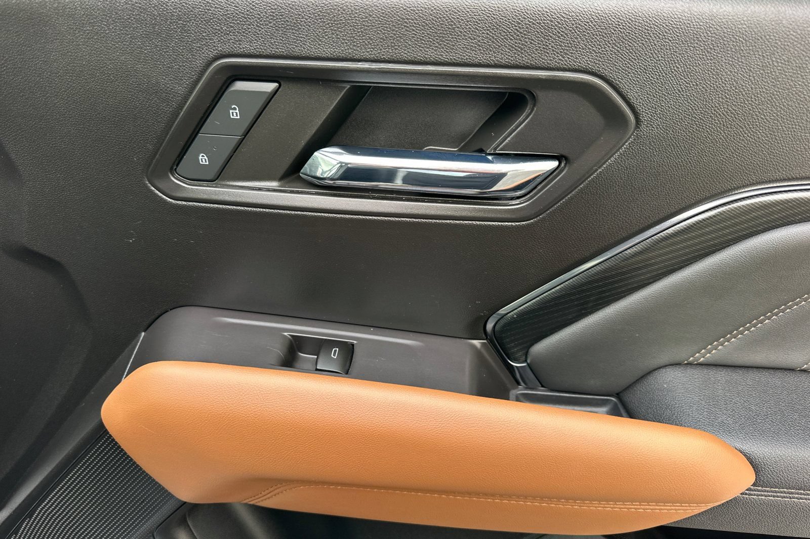 Certified 2023 GMC Canyon AT4 w/ AT4 Premium Package AWD/4WD image 21