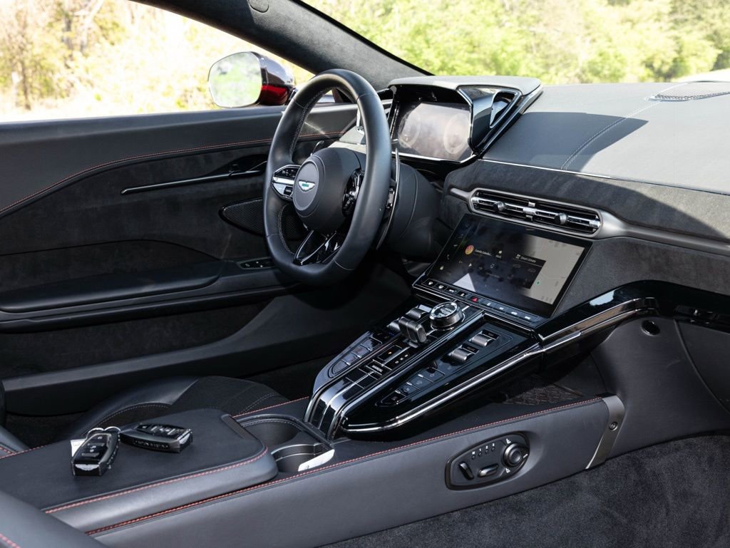 Used 2025 Aston Martin V8 Vantage Coupe image 50