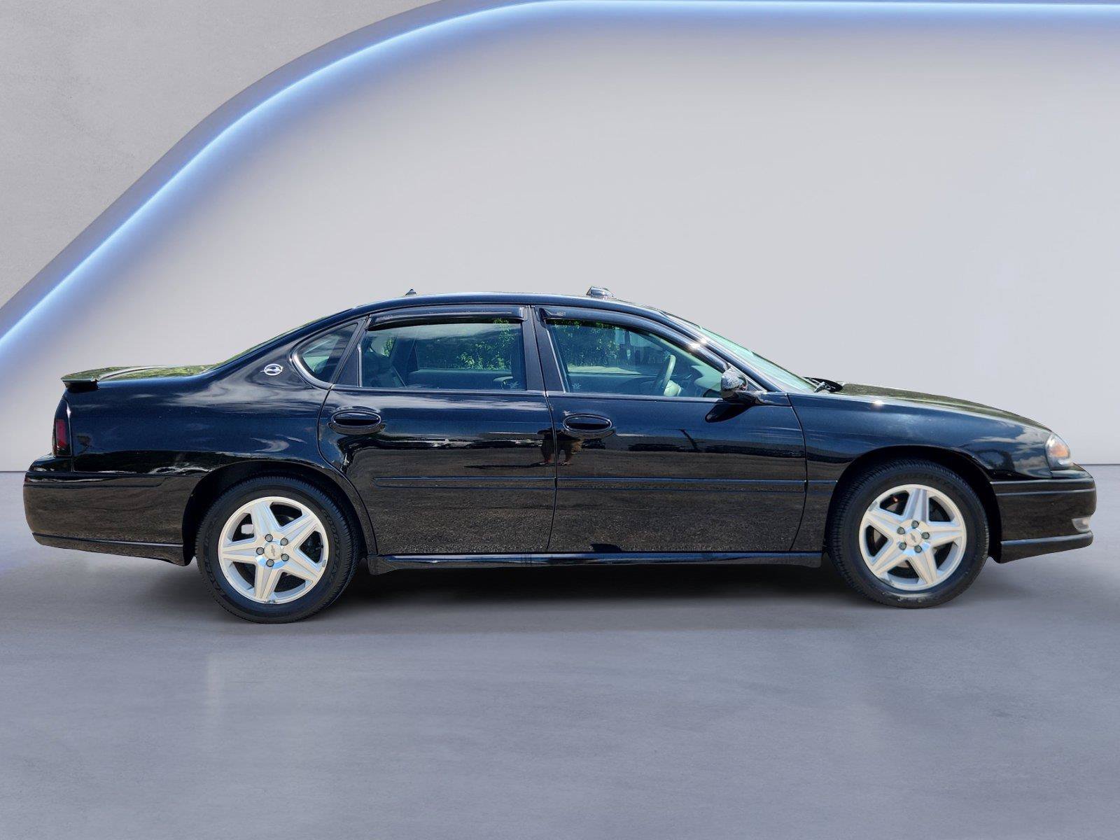 Used 2004 Chevrolet Impala SS w/ Preferred Equipment Group FWD image 2