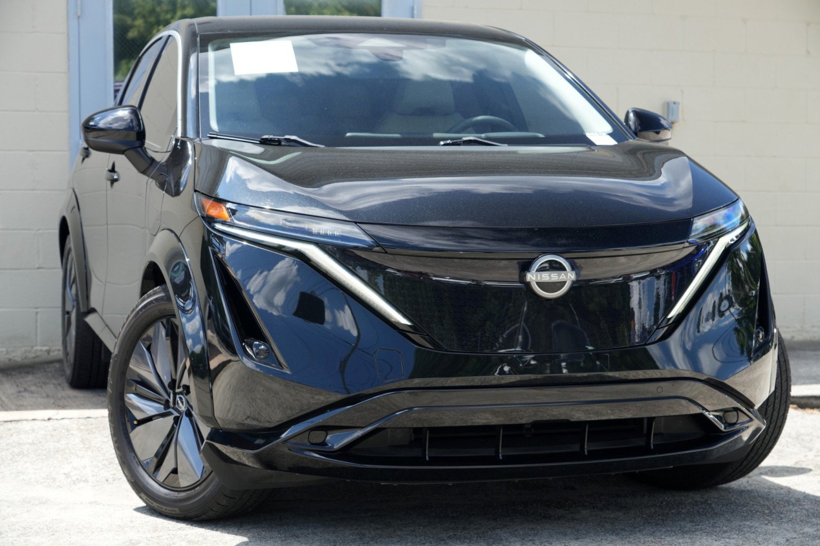Used 2023 Nissan Ariya FWD image 2