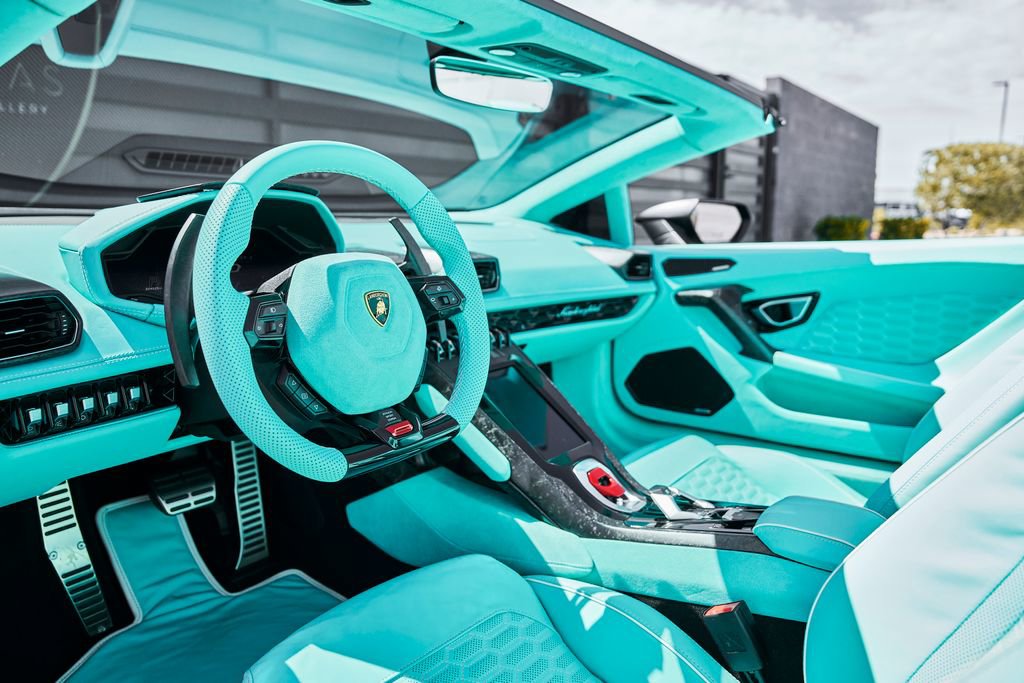 Used 2022 Lamborghini Huracan EVO RWD image 2
