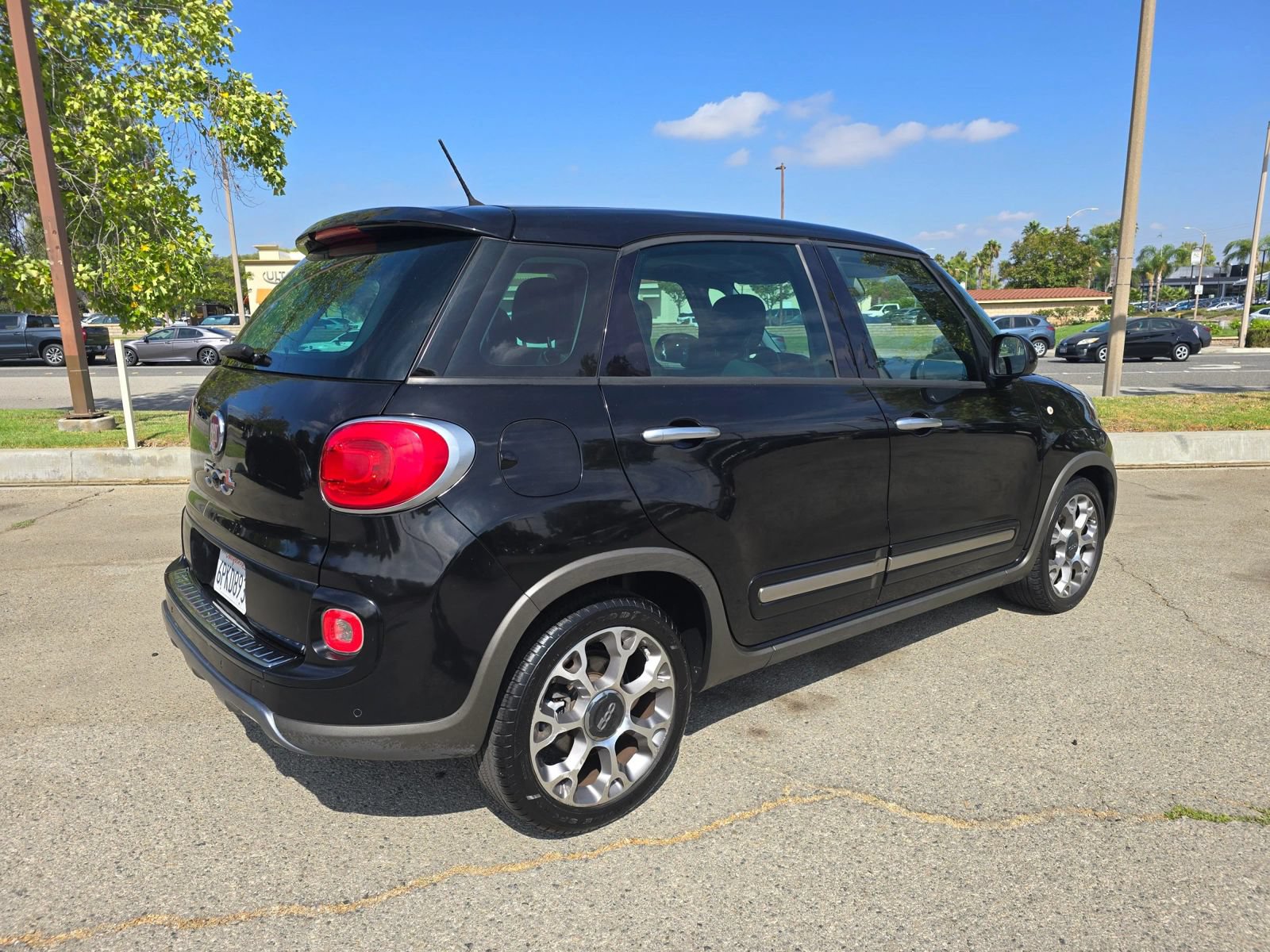 Used 2014 FIAT 500L Trekking w/ Popular Equipment Group FWD image 5