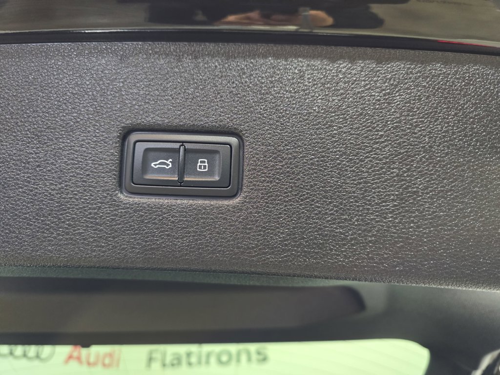 Used 2023 Audi RS Q8 AWD/4WD image 16