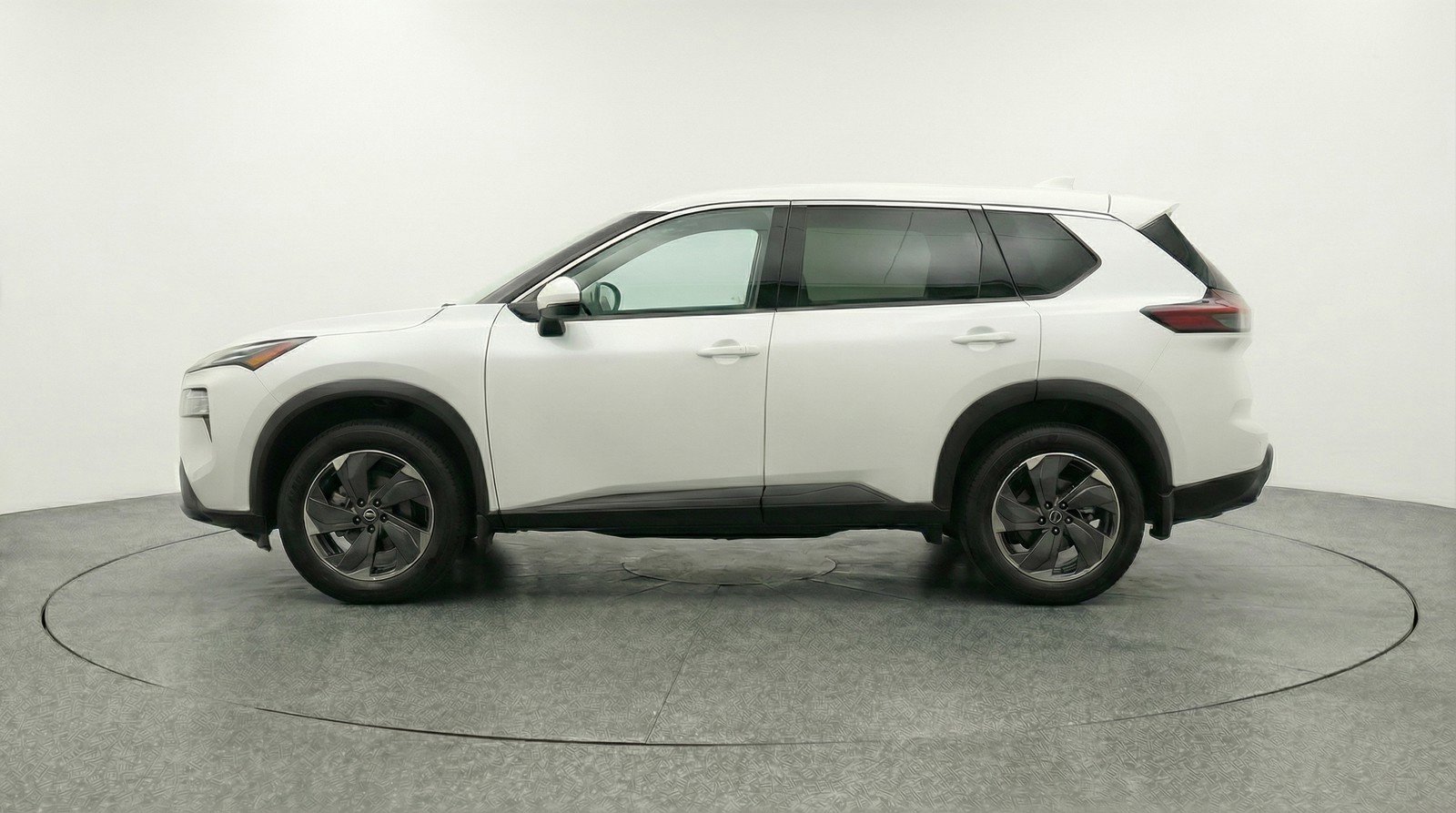 Used 2025 Nissan Rogue SV image 5