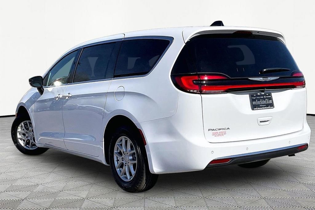 New 2026 Chrysler Pacifica Select FWD image 3