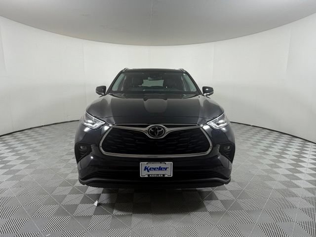 Used 2023 Toyota Highlander Limited AWD/4WD image 2