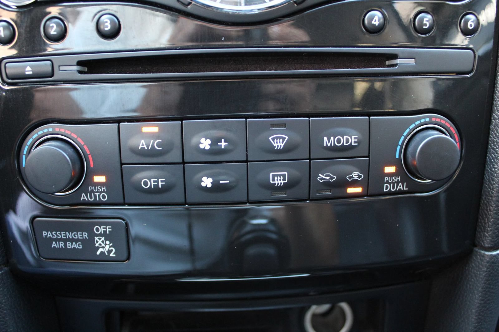 Used 2017 INFINITI QX70 2WD image 24
