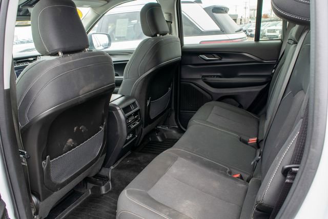 Used 2023 Jeep Grand Cherokee Laredo AWD/4WD image 16