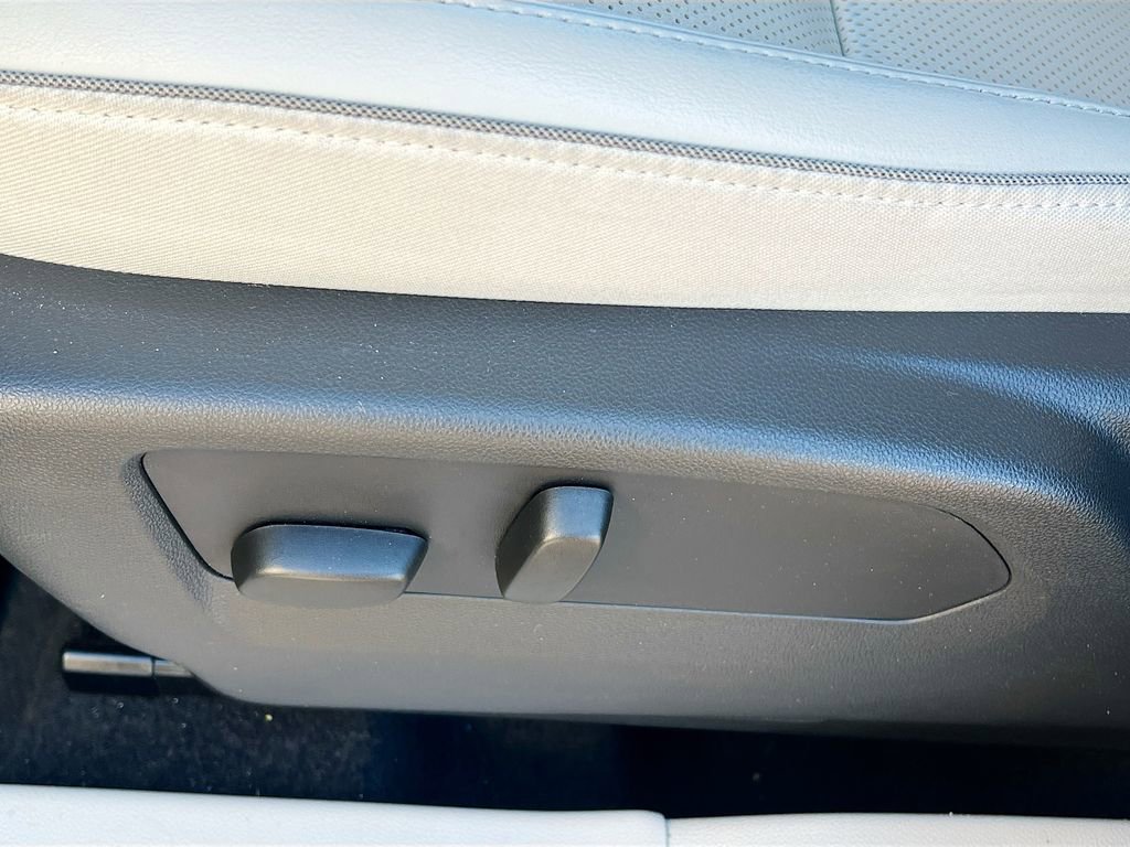 Used 2022 Buick Envision Essence w/ Safety Package image 20