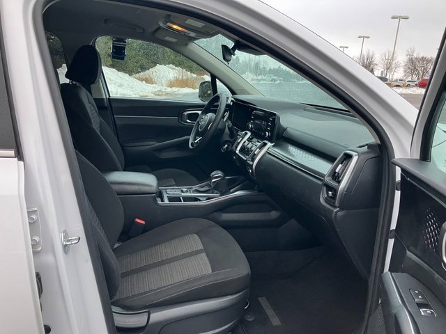 Used 2023 Kia Sorento LX image 15