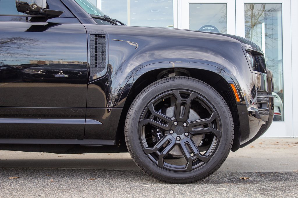 Used 2025 Land Rover Defender 110 V8 image 5