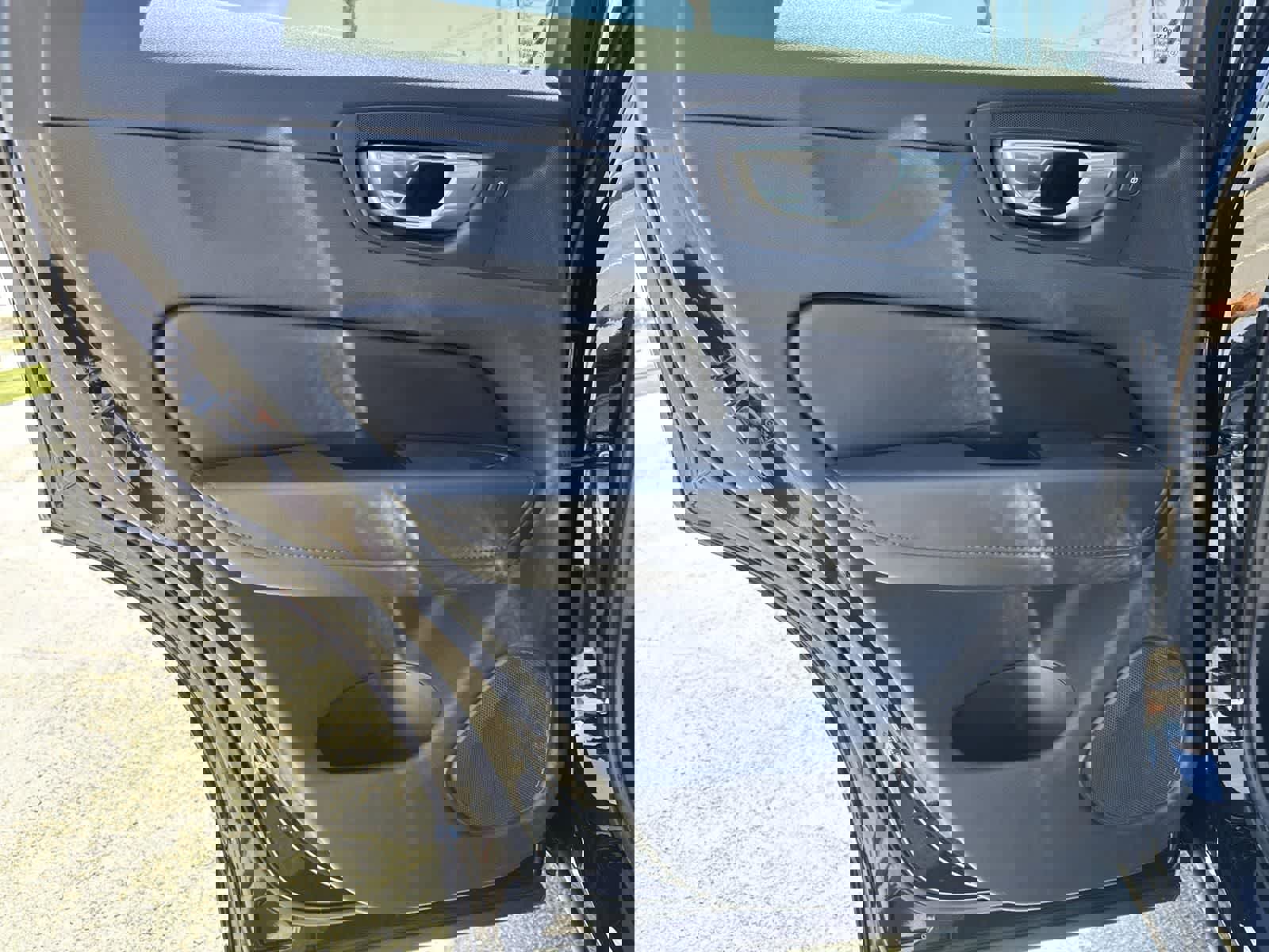 Used 2023 Volvo XC60 B5 Plus image 25