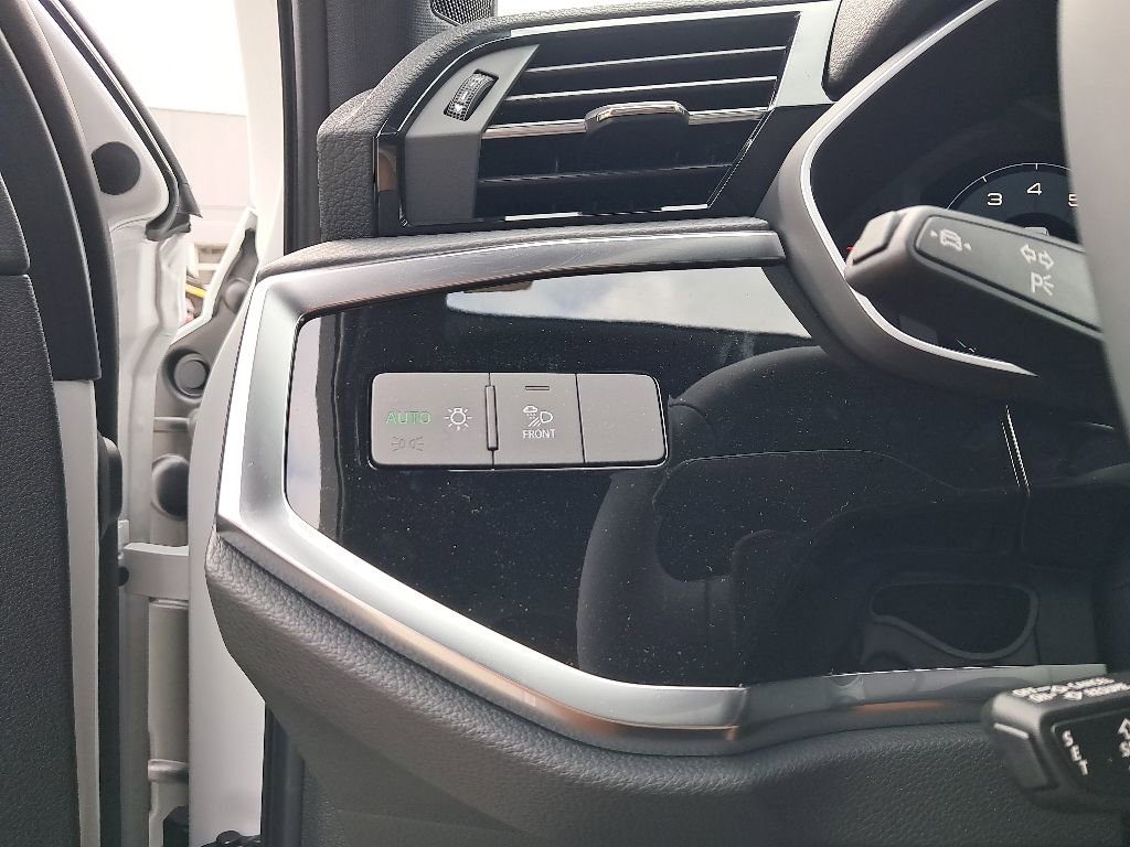 New 2025 Audi Q3 2.0T Premium image 17