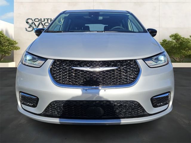 Used 2024 Chrysler Pacifica Limited image 8