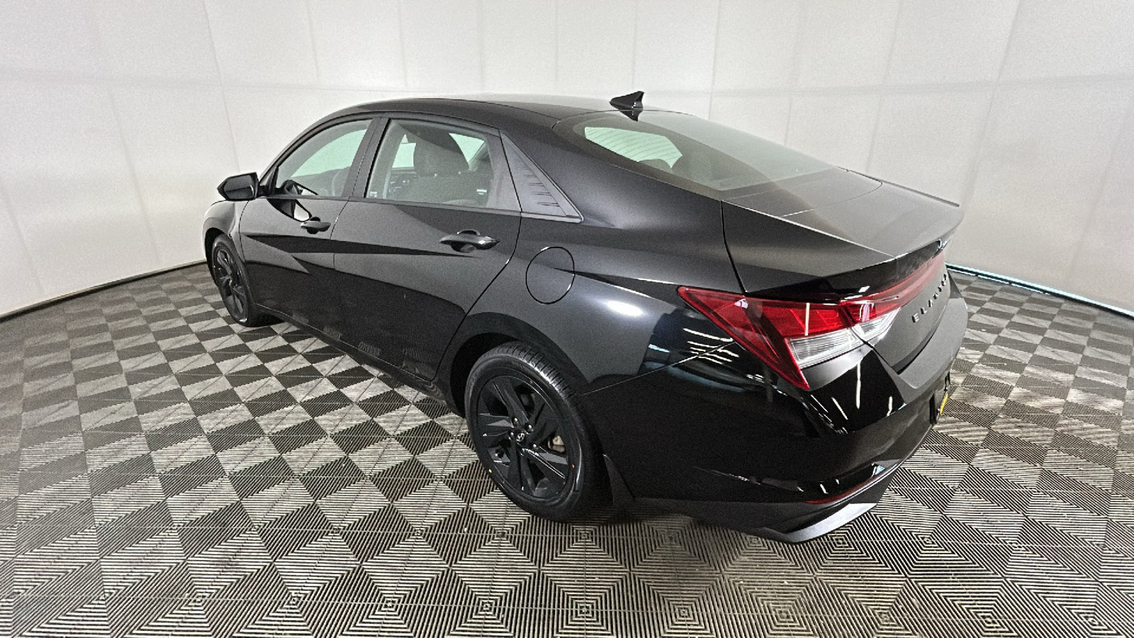 Used 2022 Hyundai Elantra SEL FWD image 5