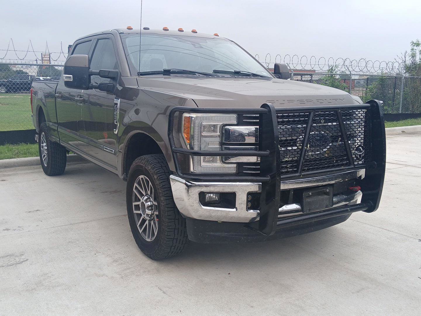 Used 2017 Ford F250 Lariat w/ Lariat Ultimate Package AWD/4WD image 6