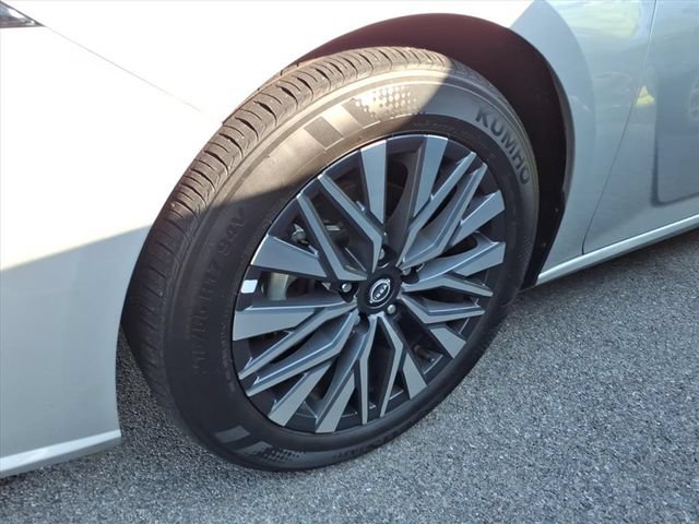 Used 2025 Nissan Altima 2.5 SV FWD image 4
