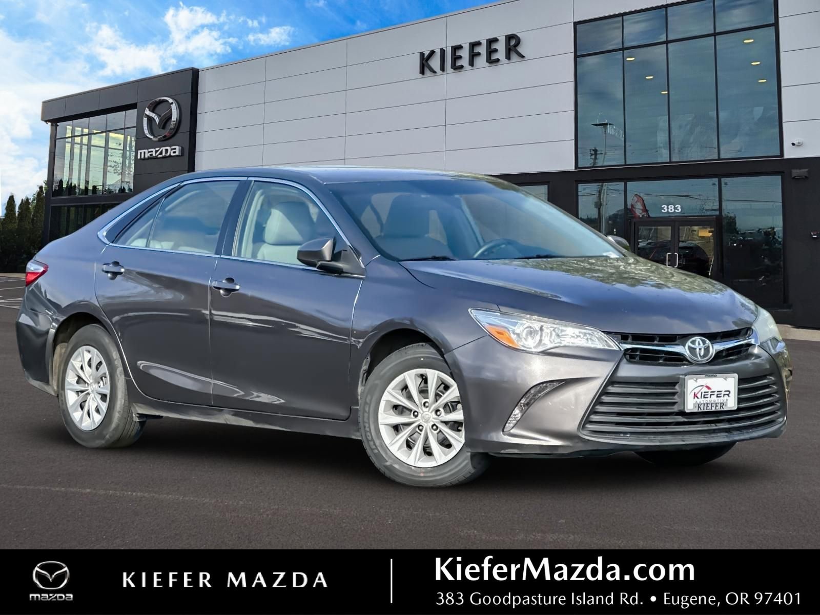 Used 2016 Toyota Camry LE image 1