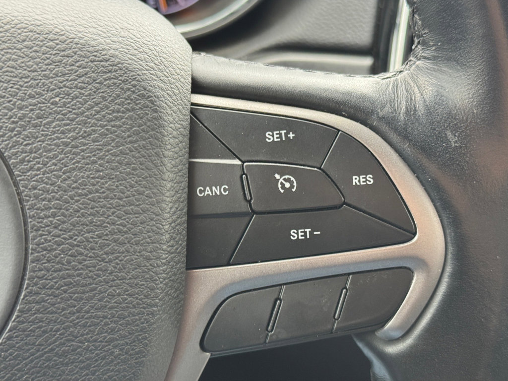 Used 2020 Jeep Grand Cherokee Limited w/ Luxury Group II image 20