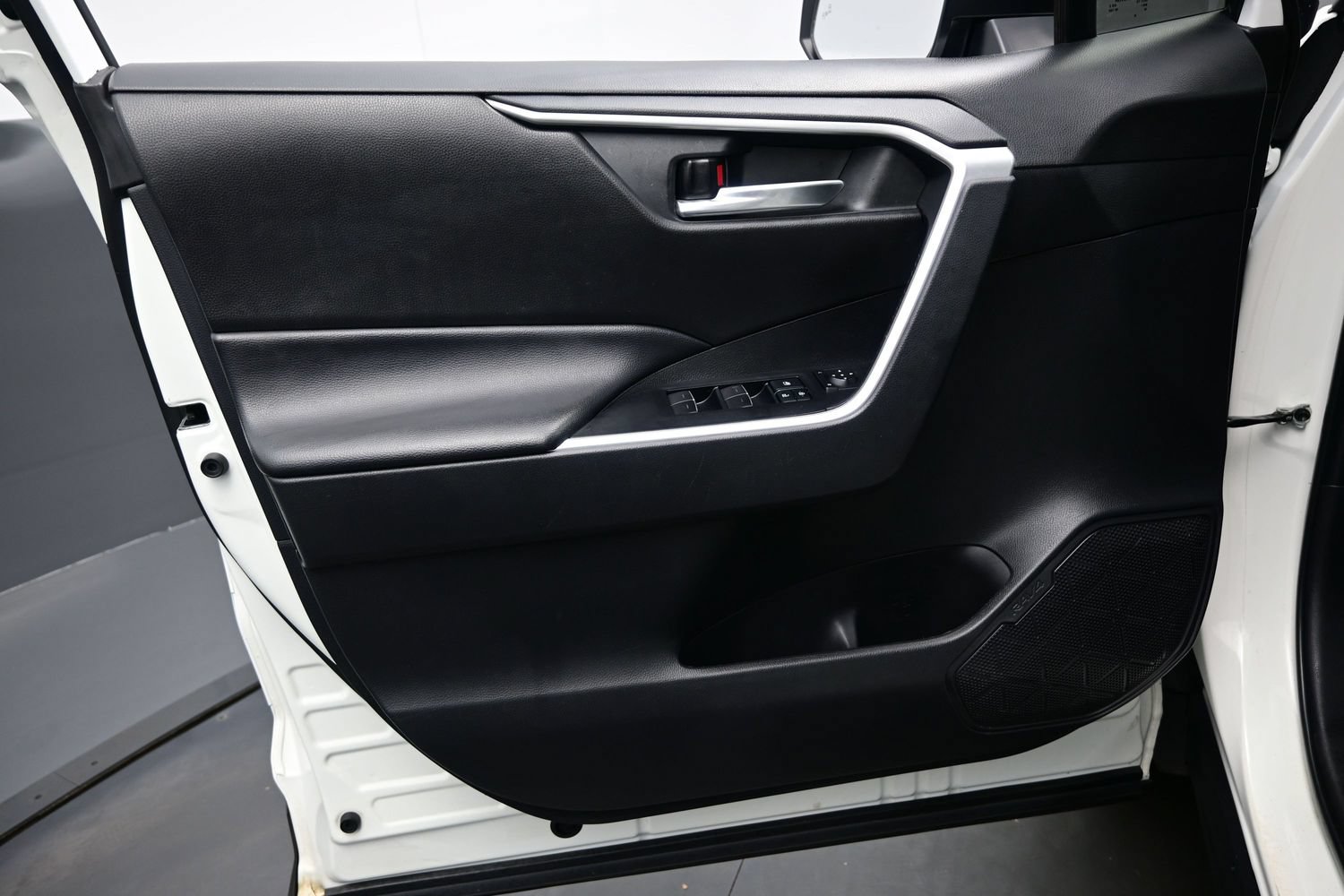 Used 2022 Toyota RAV4 XLE w/ Convenience Package AWD/4WD image 9