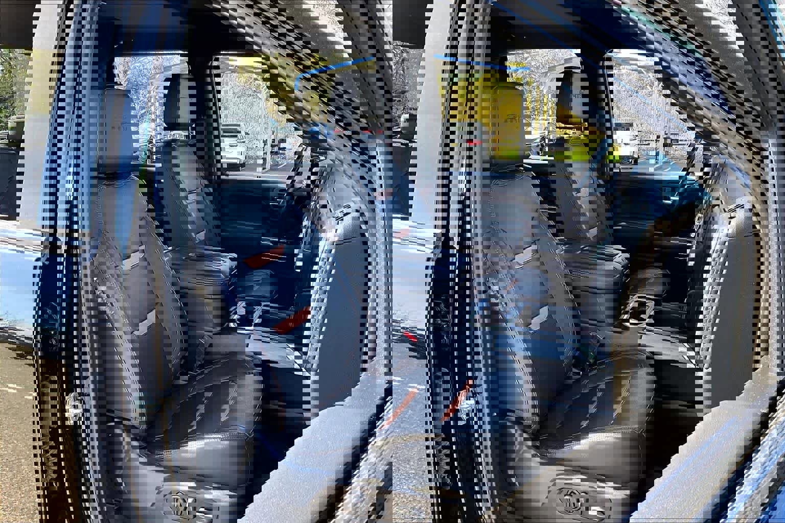 Used 2022 GMC Sierra 2500 AT4 image 8