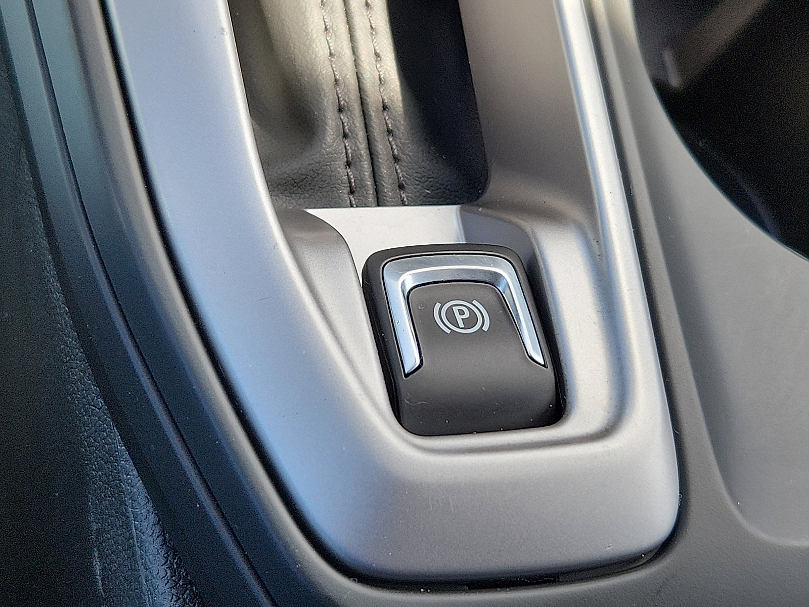 Used 2025 Chevrolet Trax LS w/ LS Convenience Package FWD image 23