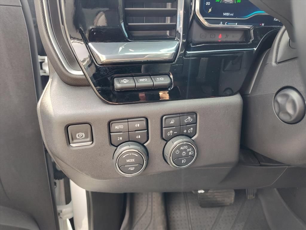 Used 2024 Chevrolet Silverado 1500 High Country w/ High Country Premium Package AWD/4WD image 13