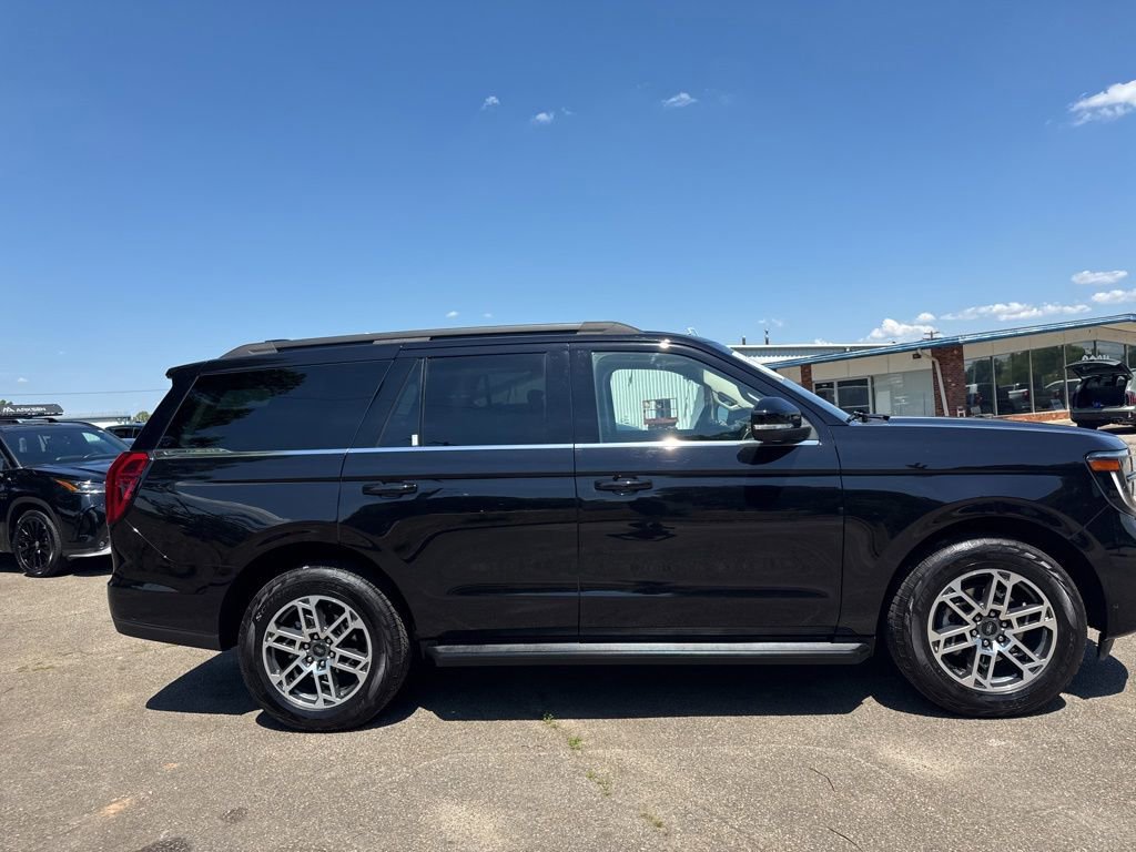 Used 2025 Ford Expedition Active AWD/4WD image 6