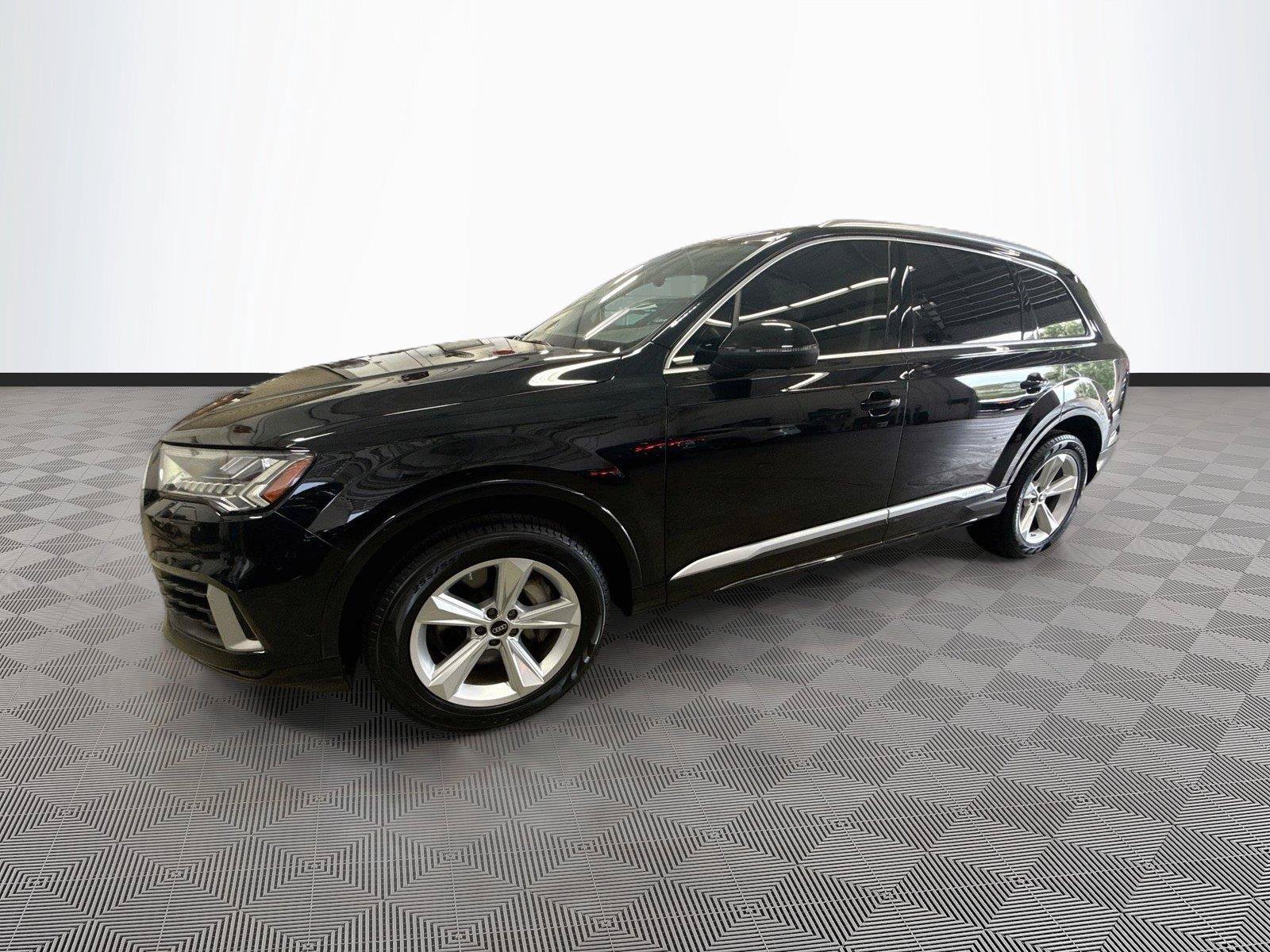 Used 2023 Audi Q7 3.0T Premium w/ Convenience Package AWD/4WD image 3