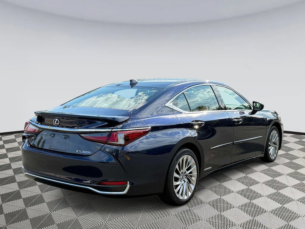 Used 2020 Lexus ES 300h w/ Accessory Package FWD image 2
