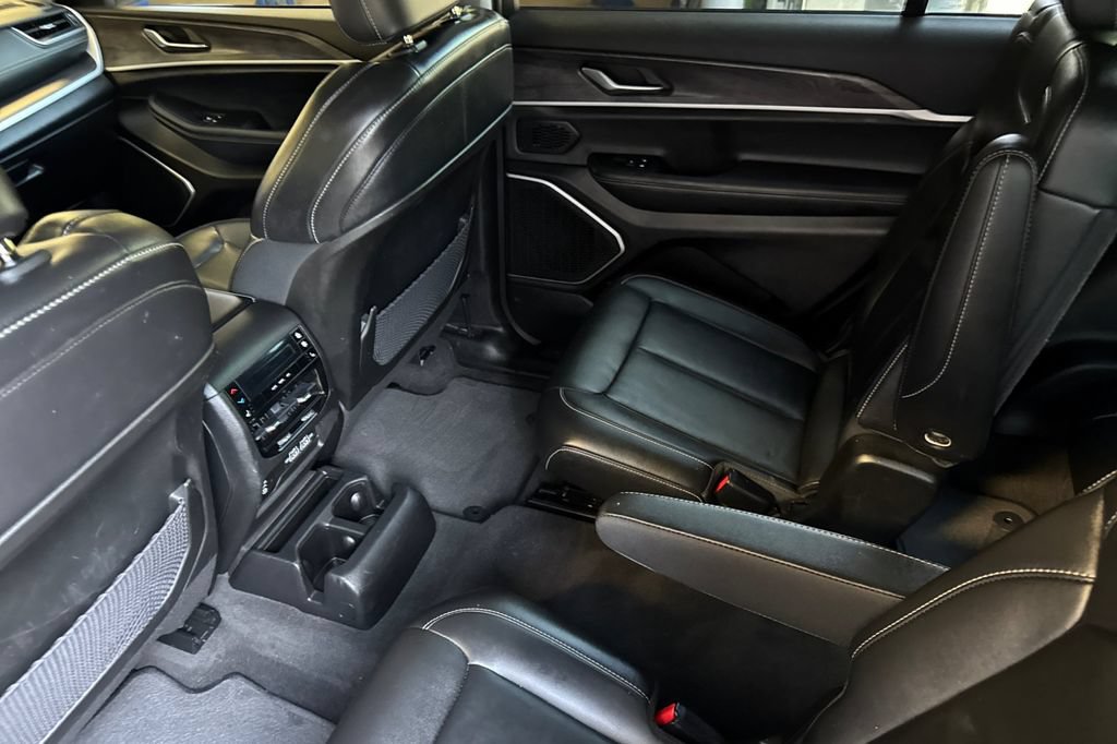 Used 2022 Jeep Grand Cherokee L Limited AWD/4WD image 12