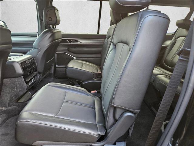 Used 2025 Jeep Wagoneer L Series II w/ Premium Group I AWD/4WD image 16