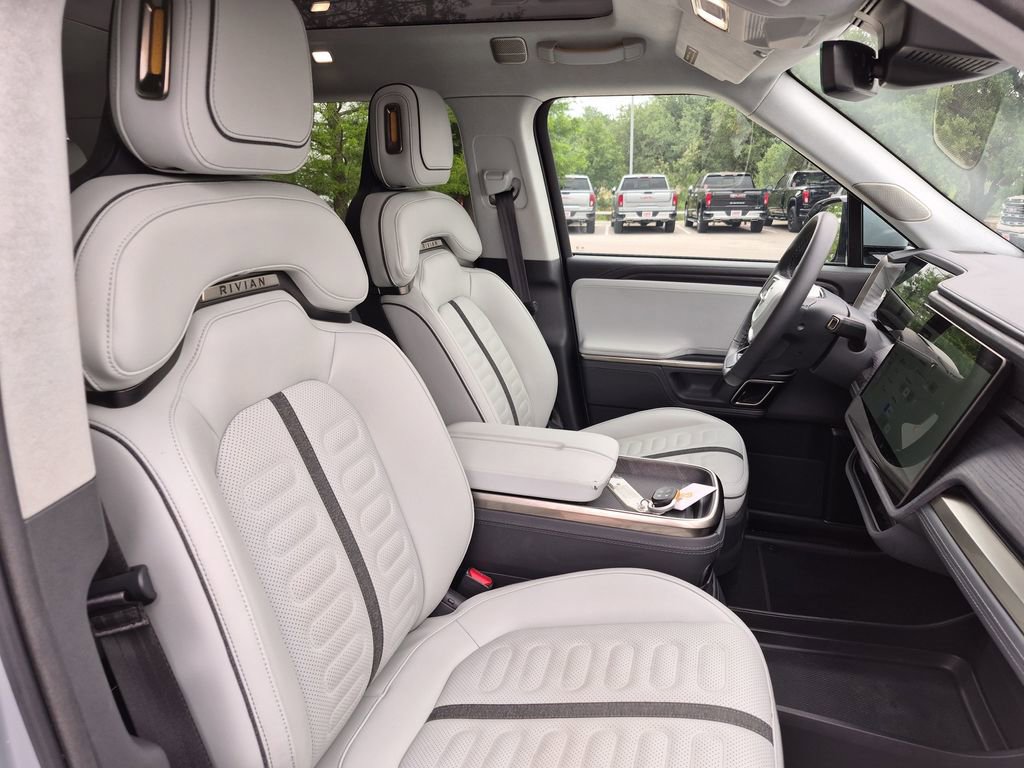 Used 2024 Rivian R1S Adventure AWD/4WD image 36