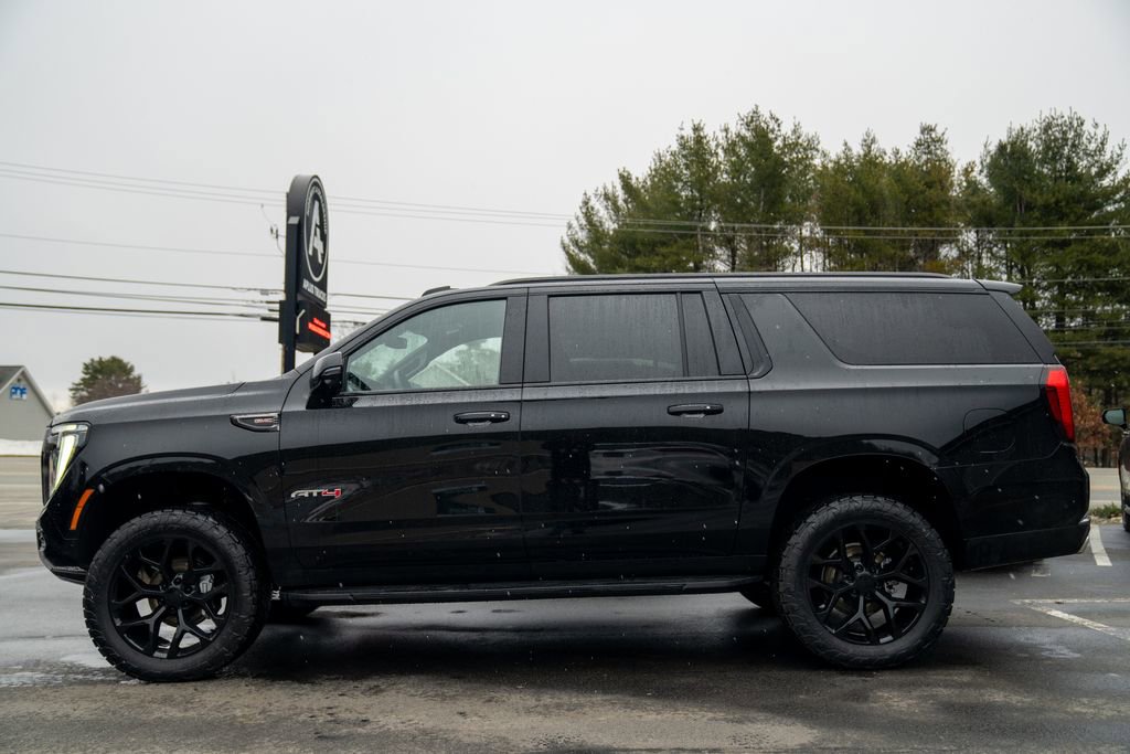 Used 2025 GMC Yukon XL AT4 image 3