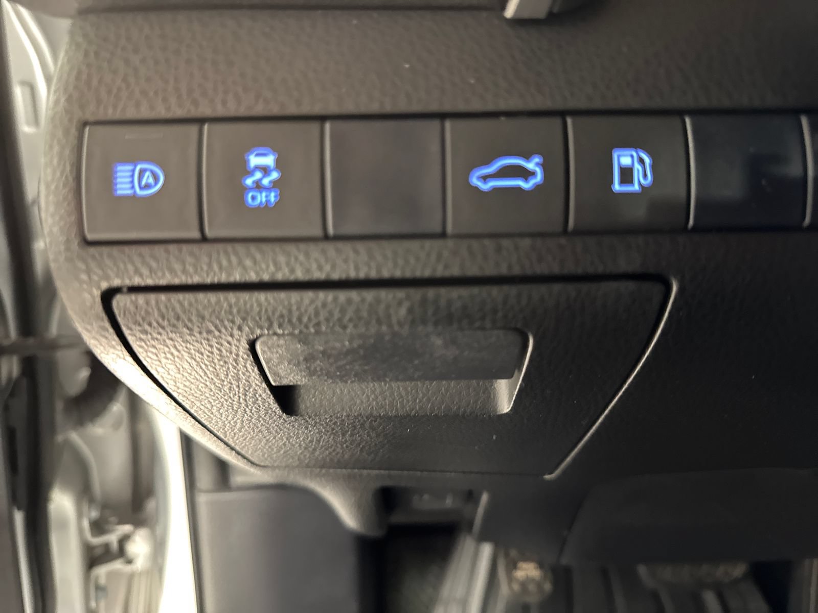 Used 2018 Toyota Camry SE FWD image 20