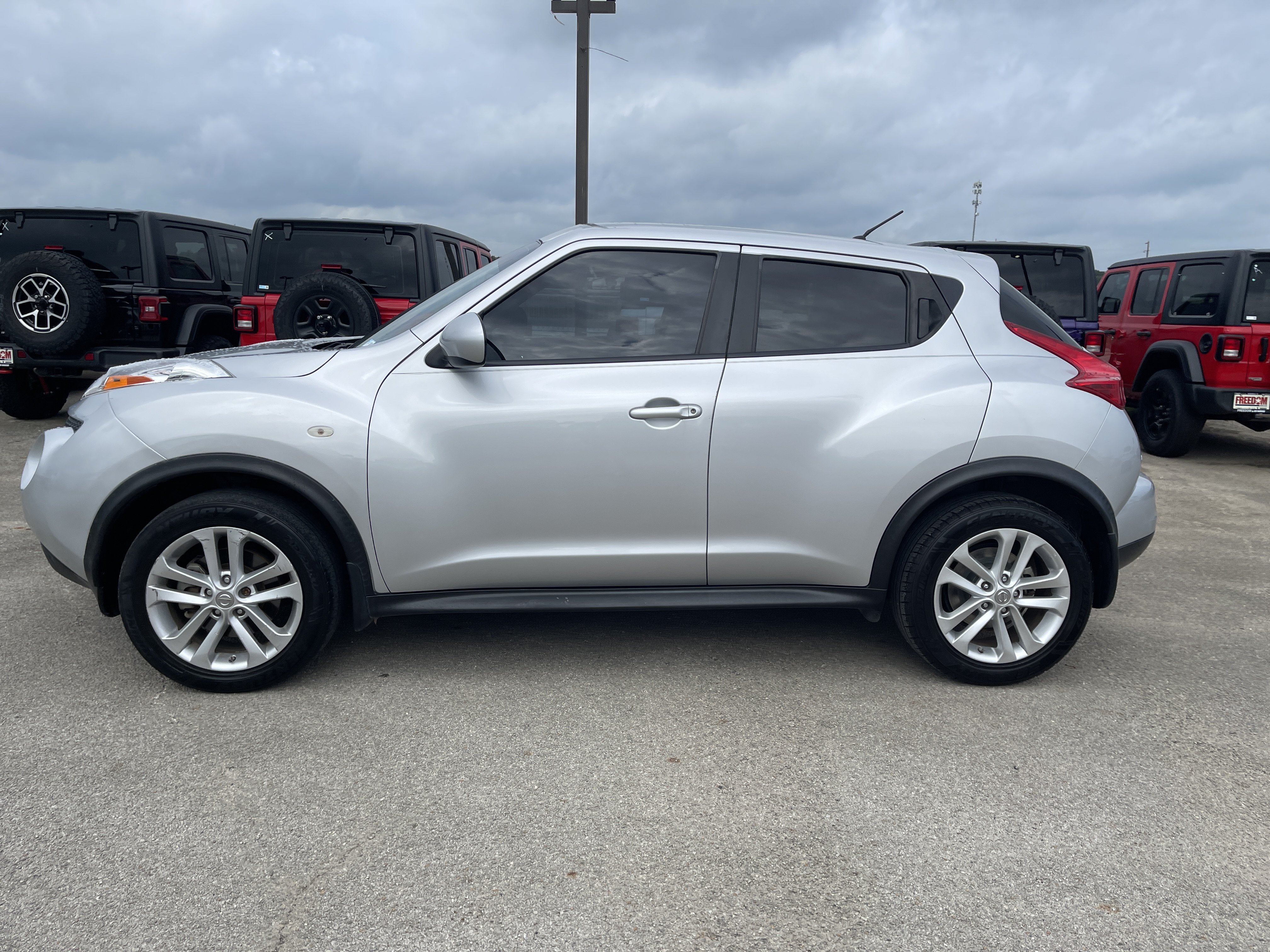 Used 2013 Nissan Juke S FWD image 7