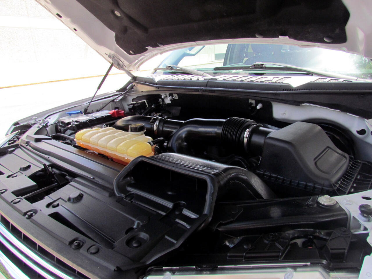 Used 2018 Ford F150 Lariat w/ Trailer Tow Package image 40