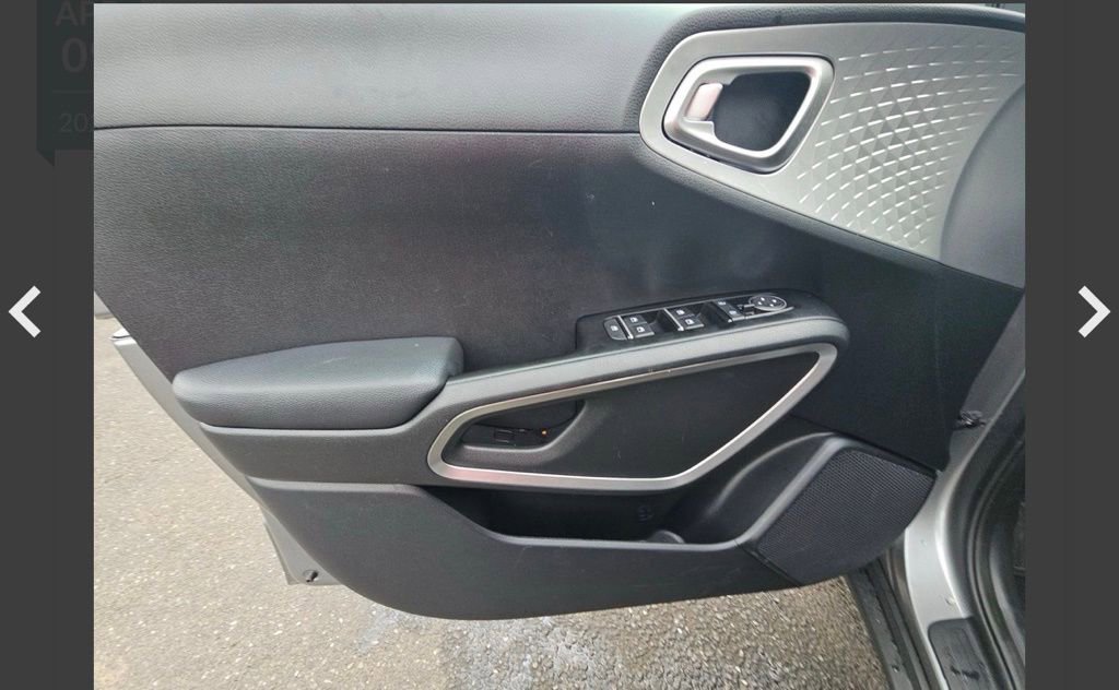 Used 2025 Kia Soul LX w/ LX Technology Package image 11
