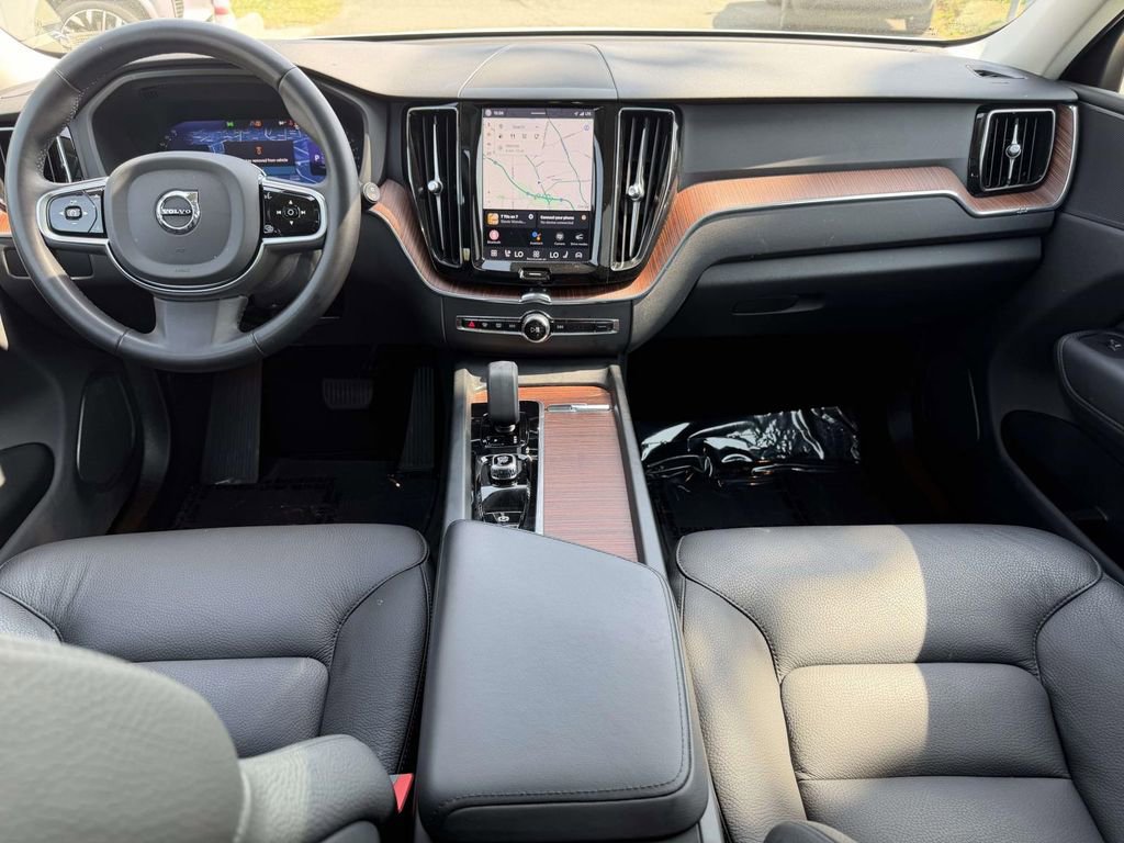 Used 2024 Volvo XC60 B5 Plus w/ Climate Package image 2