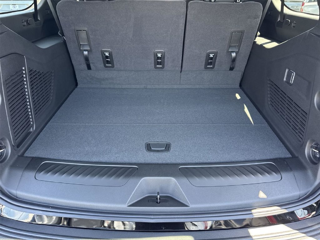 New 2026 Chevrolet Suburban LS RWD image 28