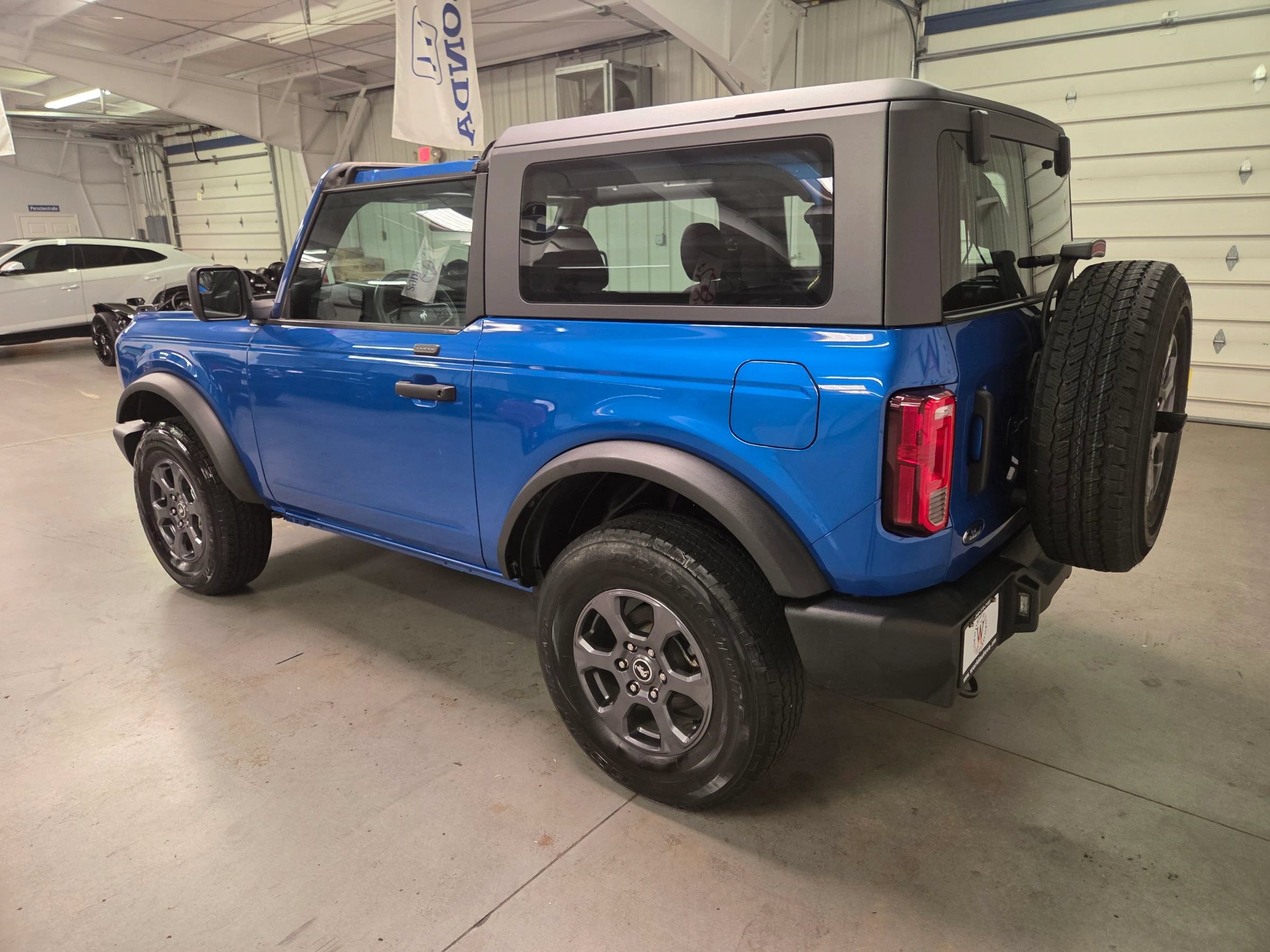 Used 2021 Ford Bronco 2-Door AWD/4WD image 4