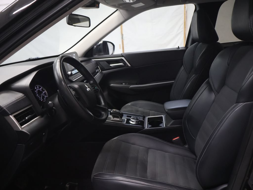Used 2024 Mitsubishi Outlander SE FWD image 17