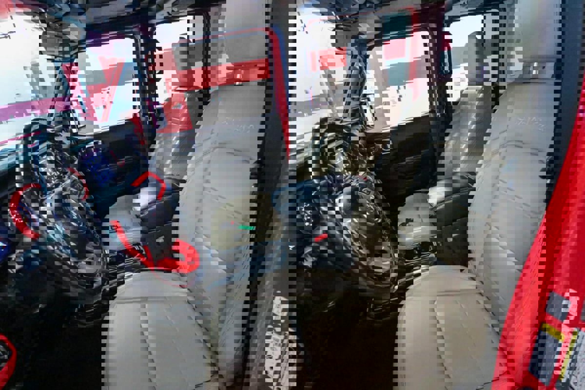 Used 2018 Jeep Wrangler Unlimited Sahara w/ Cold Weather Group image 14