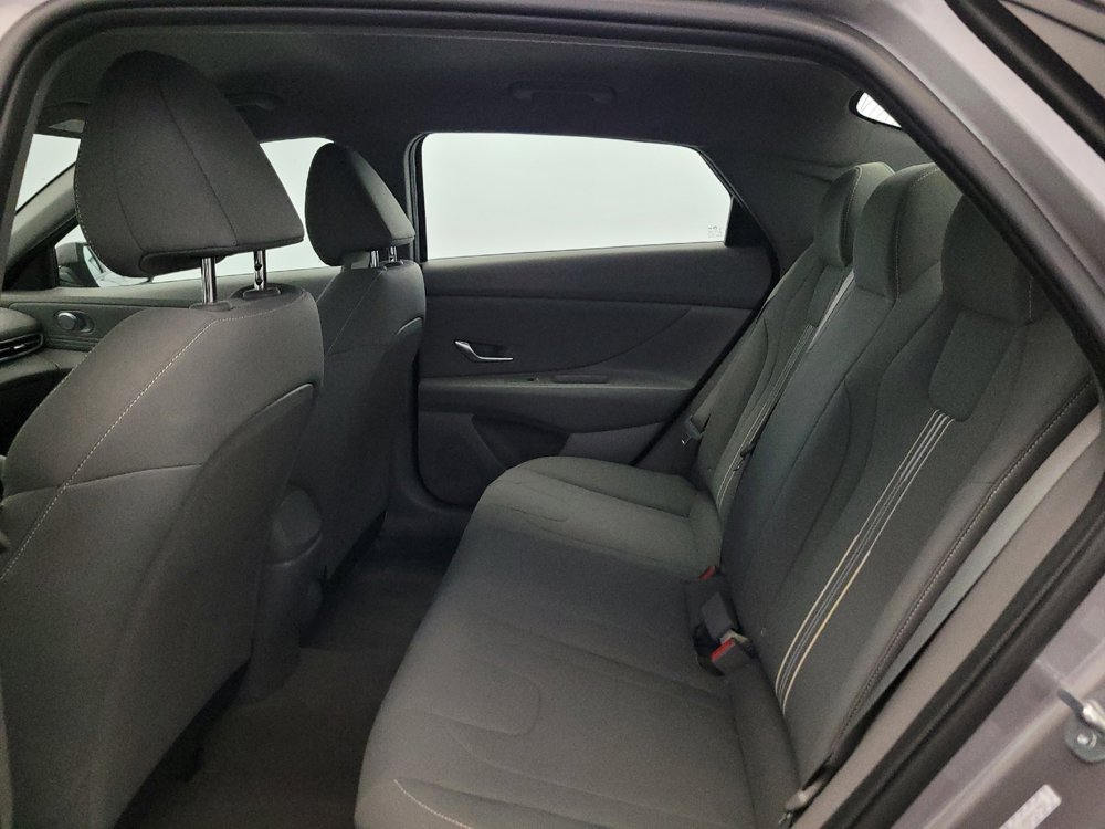 Used 2023 Hyundai Elantra SEL w/ Convenience Package FWD image 18